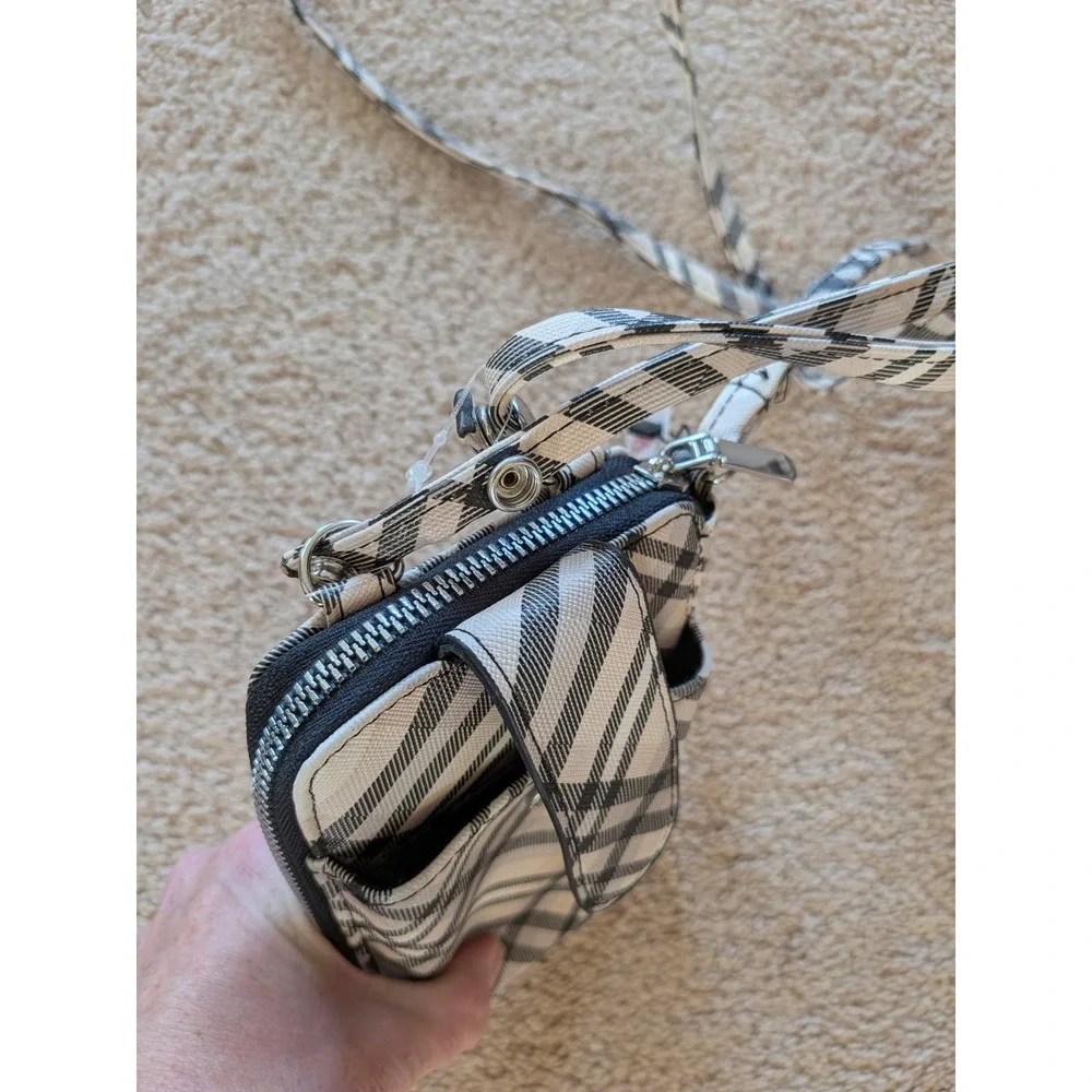 Safe Keeper RFID‎ Blocking Crossbody Phone Wallet Black White Plaid HNB41WL10P1